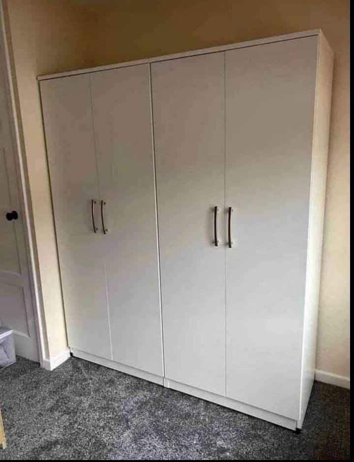 4 door wardrobe Plane